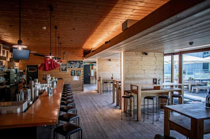 Die «Legna Bar» an der Talstation in Flims.