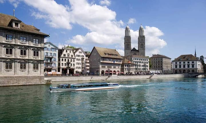 Platz 80: Zürich - Schweiz: 2,26 Millionen Besucher Mit gut über 2 Millionen Besucher pro Jahr belegt Zürich als beliebteste Schweizer Stadt keinen Spitzenplatz - jedoch konnte im Vergleich zum Vorjahr eine Zunahme von 23,6% verzeichnet werden. Ein Spitzenwert in Europa. Keystone