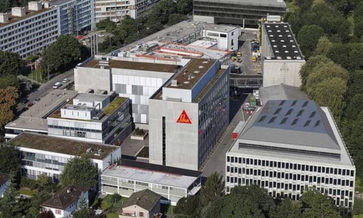 Übernahmen von Schweizer Firmen 2014: Die französische Gruppe Saint-Gobain will den Bauchemie-Konzern Sika kaufen, indem es die Eigentümer-Aktien übernimmt. Das passt dem Management des Konzerns überhaupt nicht – sie drohen mit geschlossenem Rücktritt.