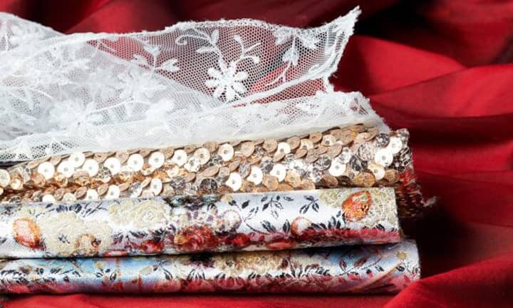 Glamourdisziplin Textil: Starmodemacher gestalten ihre Roben gerne mit Schweizer Stoffen. Die Branche beschäftigt heute 15 000 Menschen. Bild: Schlaepfer-Stoffe bei Decoris in Zürich.