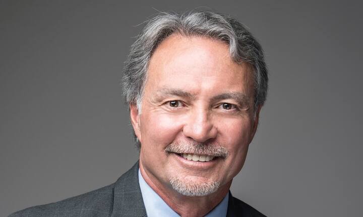 Laut dem Buchautor und Börsenexperten John Rubino werden die Experimente der Notenbanken ein schlechtes Ende nehmen. Die Schulden seien einfach zu hoch. Er sagt an den Finanzmärkten chaotische und für alle sehr gefährliche Zeiten voraus.