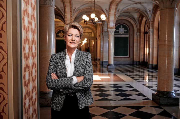 Karin Keller Sutter, Bundesrätin, Bundeshaus West, Buero