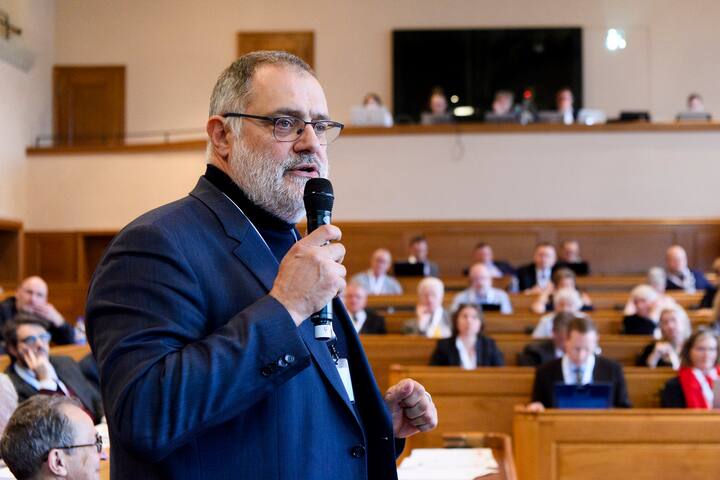 Nationalrat Carlo Sommaruga, SP-GE, spricht waehrend der Sitzung des Auslandschweizerrates, am Samstag, 10. Maerz 2018 in Bern. (KEYSTONE/Anthony Anex)