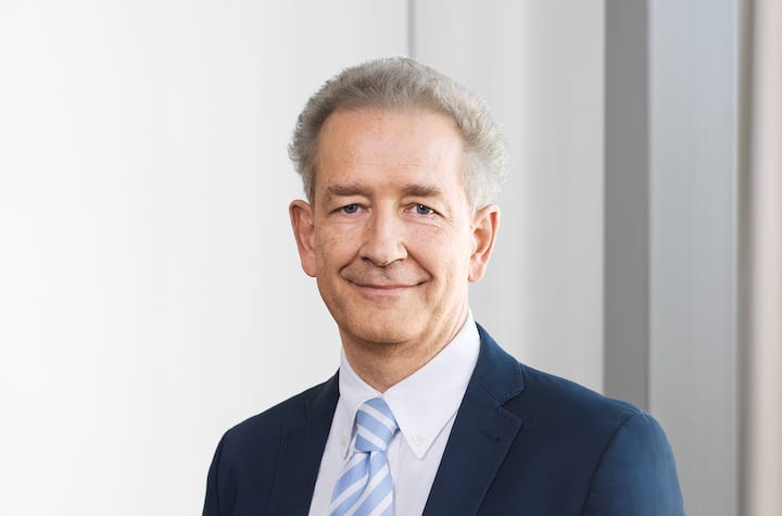 PrÃ¤sident Adrian BultÃkonom; Professioneller Verwaltungsrat;