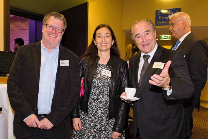 Beat Stadler, CEO, Hangartner Planungs AG; Doris Meier-Kobler, Gemeindepräsidentin, Bassersdorf; Bruno Dobler, VR, B+D Beteiligungen AG