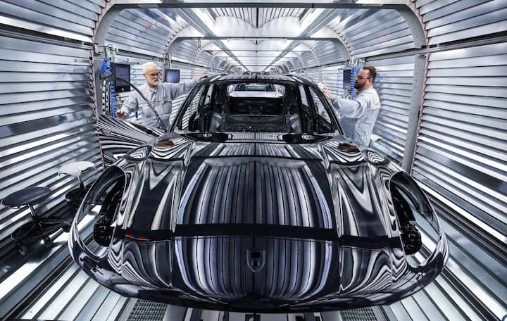 <p>Das Porsche-Werk Leipzig, wo der SUV Macan gebaut wird, fürchtet personelle Einschnitte.</p>