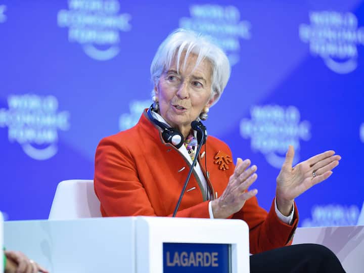 <p>Christine Lagarde sollte zum 50. WEF im Jahr 2020 die Nachfolge von Schwab antreten. Doch dann berief sie der französische Präsident Emmanuel Macron auf den Chefposten der Europäischen Zentralbank.</p>