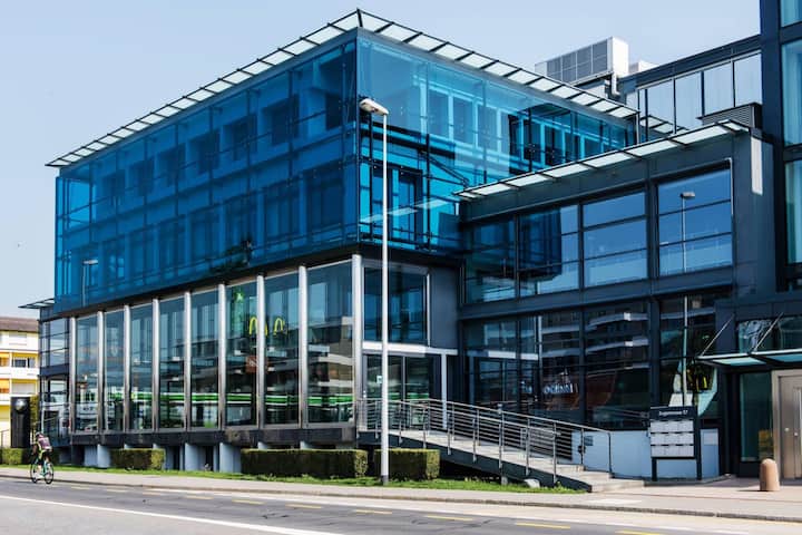 <p>Der zukünftige Firmensitz im ehemaligen Gebäude der Partners Group in Baar.</p>