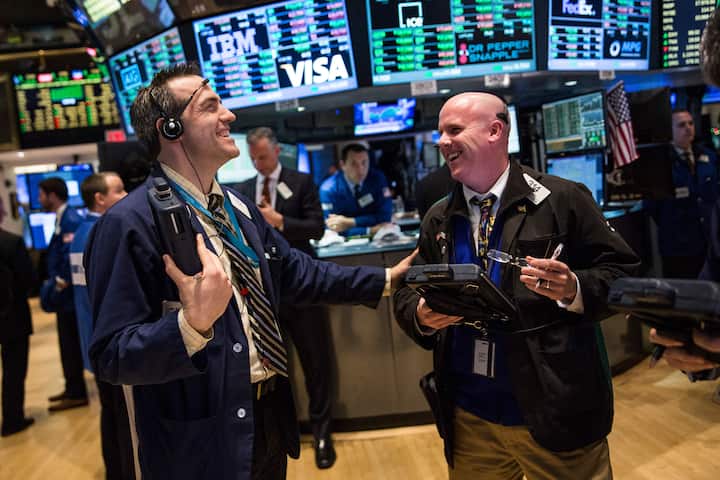 NEW YORK, NY - MARCH 30:  Traders work on the floor of the New York Stock Exchange during the afternoon of March 30, 2015 in New York City. The Dow Jones Industrial Average rose sharply this morning, eventually closing out over 260 points higher.  (Photo by Andrew Burton/Getty Images)