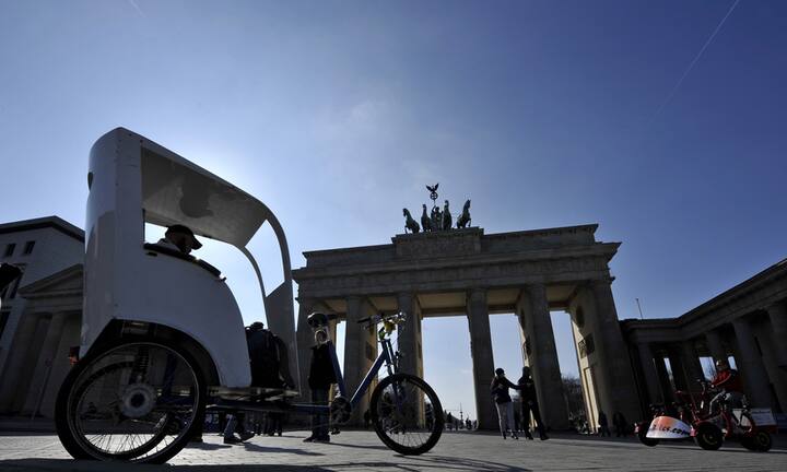 Eines der Wahrzeichen des wirtschaftlich sehr starken Deutschlands: Das Brandenburger Tor in Berlin. 