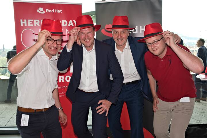 Red Hat Team:Daniele Vennemann;Eduard Modalek;Peter Balsiger;Martin Seman