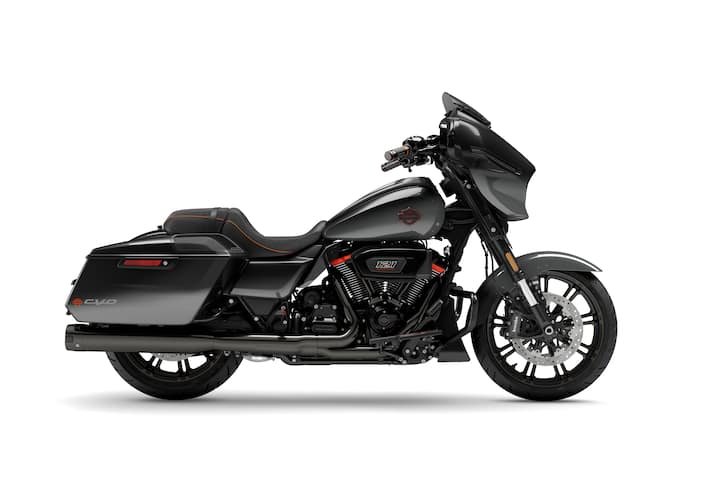 <p>Das Gerät für die Bergstrassen: Stylish waren die Maschinen aus Milwaukee, Wisconsin, immer schon. Das 2025er-Modell der CVO Street Glide in der Farbe Raven Fade.</p>