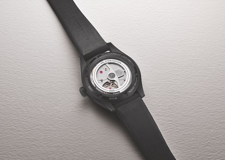 <p>Im Innern arbeitet das Oris-400-Kaliber.</p>