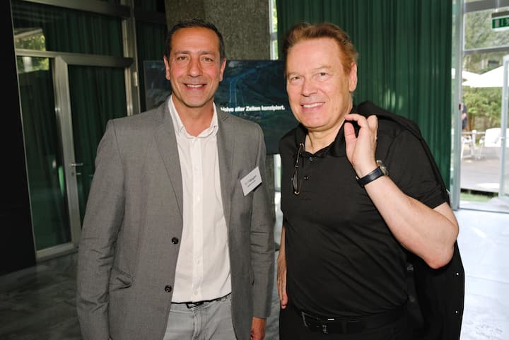 <p>Von links: Daniele Puzzovio, Ringier; Peter Arnold, Flughafenregion Zürich</p>