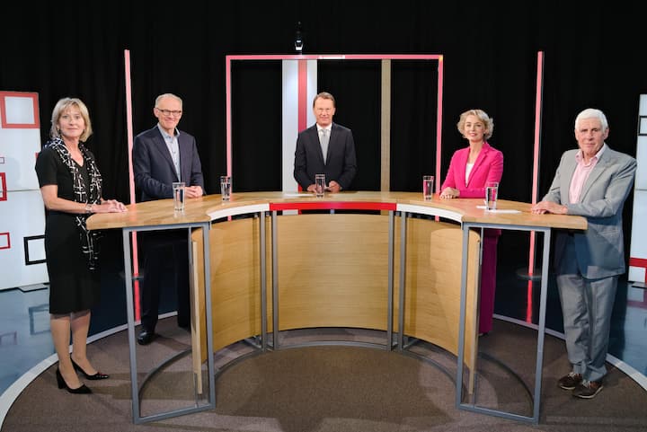 <p>Von links: Barbara Heller, Swipra; Thomas A. Müller, Raiffeisen; Dirk Schütz, Bilanz; Ursula Nold, Migros; Rudolf Strahm, , Ex-Preisüberwacher</p>