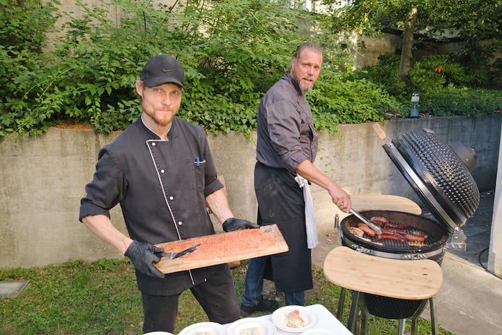 <p>Grill-Team </p>