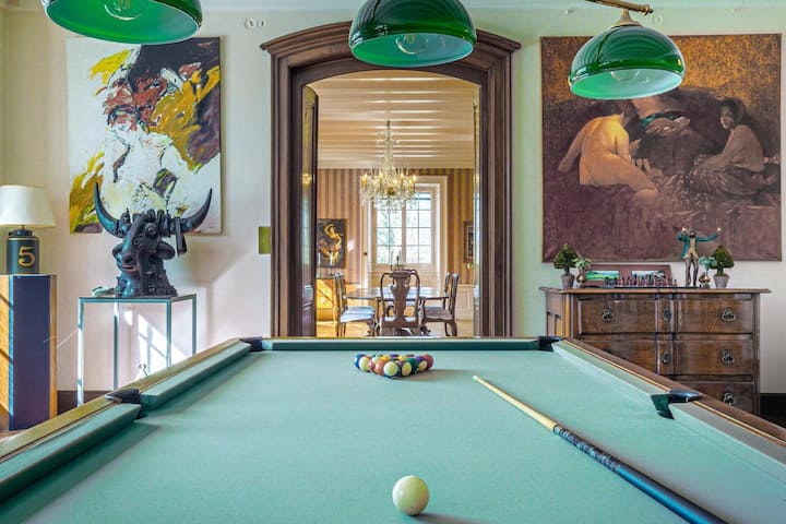 <p>Auch ein Billard-Tisch darf nicht fehlen.</p>