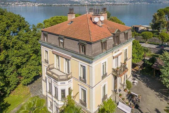 <p>Die Villa wurde 1880 erbaut.</p>