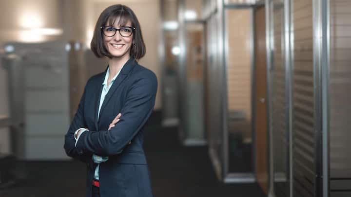 <p>Sandra Kurmann</p><p>Sie hat einen Doktortitel in Aktuars­wissenschaften und verantwortet in der Geschäftsleitung des SVV die Themen Aufsicht und Regulierung. Ein hartes Brot.</p>