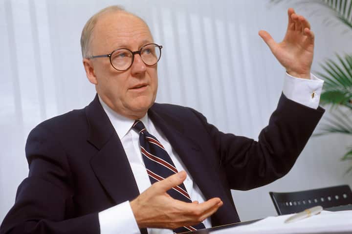 <p>Reto Braun: Januar 1988–Juni 2000</p><p>Der erste Konzernleiter nach der Aufspaltung der PTT initialisierte die strategische Neuausrichtung der Post in einem liberalisierten Marktumfeld.</p>