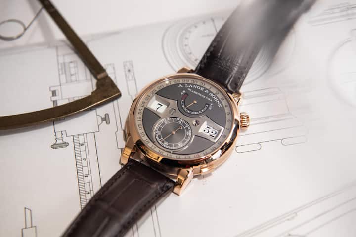 <p>Zeitwerk Date in Rotgold</p>