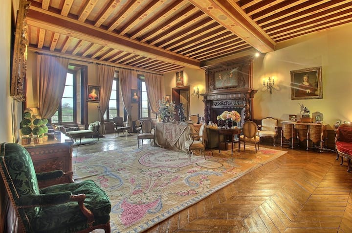 <p>... einem Nebenschloss, ...</p>