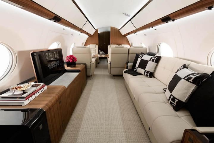 <p>So fliegt der reichste Mensch der Welt: Elon Musks Gulfstream-Jet G650 von innen und aussen.</p>
