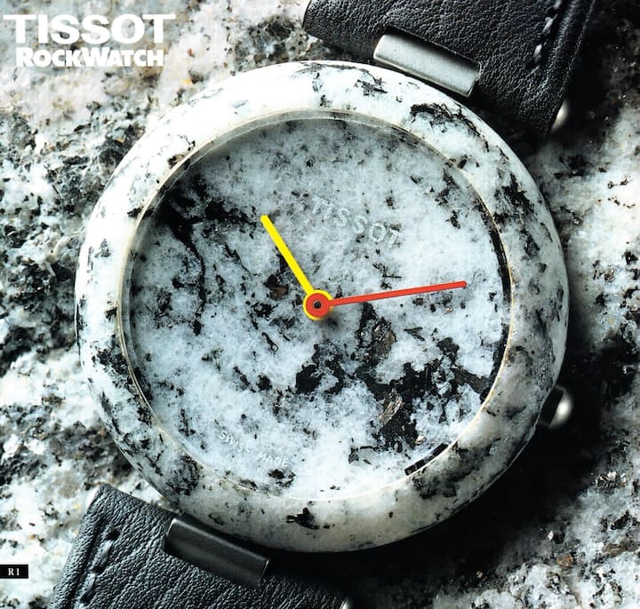 <p>Die Uhr verschmilzt mit dem Gestein.</p>
