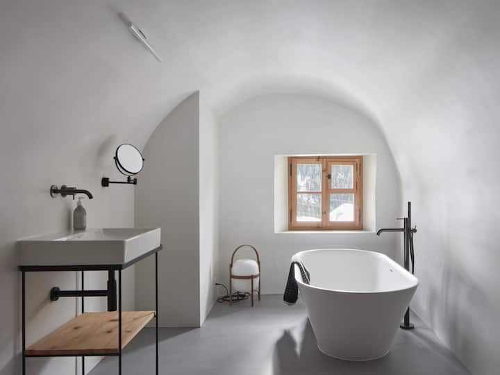 <p>Chasa Cortés</p>