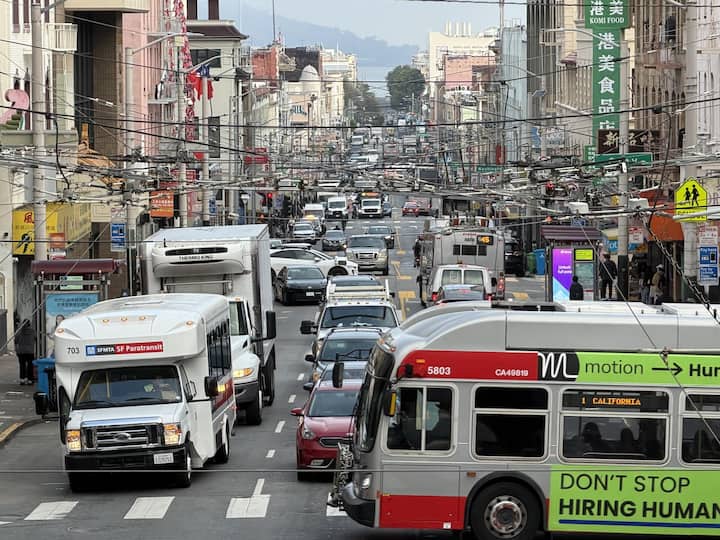 <p>Heute sind in San Francisco über 250 KI-Firmen gemeldet. Darunter neben OpenAI auch Konkurrent Anthropic, Midjourney oder Scale AI.</p>