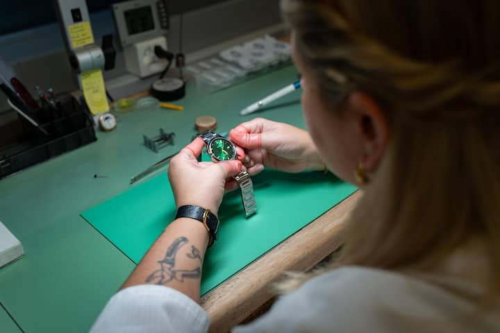 <p>In seiner Uhrenfabrik beschäftigt Bitterli viele Uhrenmacherinnen.</p>