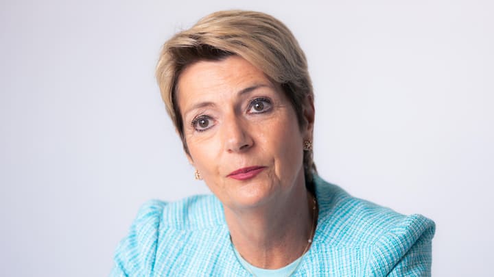 <p>Karin Keller-Sutter und ...</p>