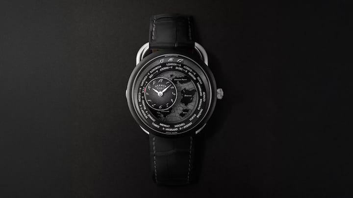 <p>Arceau Le Temps Voyageur</p><p>Eine Weltzeituhr mit eigenem Konzept: Die zweite Zeitzone wird auf eine poetische und intuitive Weise dargestellt – auf einer stilisierten Weltkarte, die sich auf dem Zifferblatt dreht.</p>