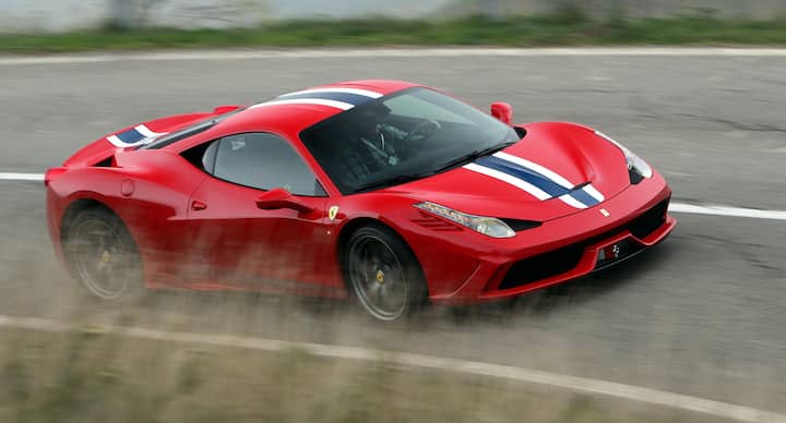 <p>458 Speciale, 2013, 605 PS, extrem leistungsstarker V8-Saugmotor.</p>
