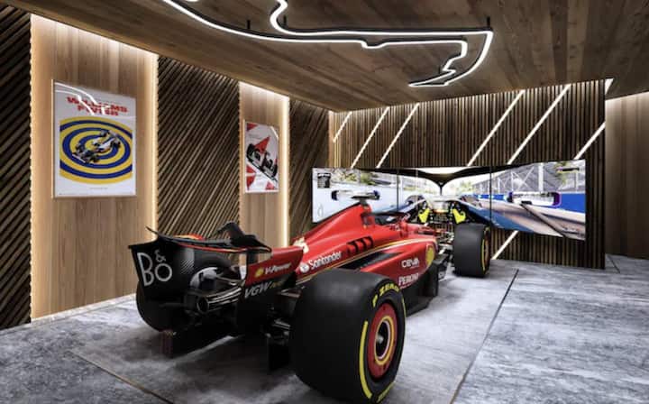 <p>Es gibt sogar einen Formel-1-Simulator im Haus.</p>
