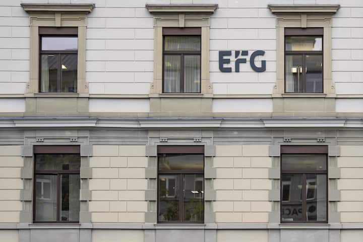 <p>EFG</p><p>&gt;184 Mrd. verwaltete Vermögen<br />&gt;322 Mio. Gewinn<br />&gt;3114 Mitarbeiter</p><p>Verwaltete Vermögen erste 10 Monate 2025, Gewinn und Mitarbeiter per Ende 2024.</p>