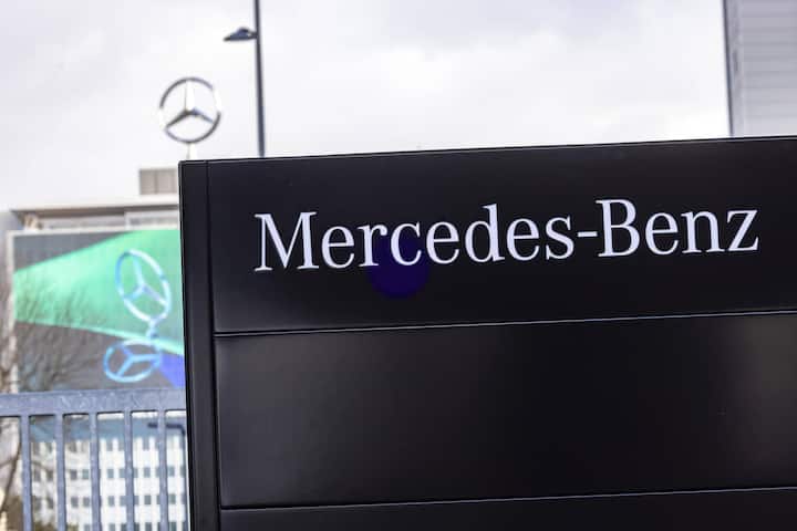 <p>Wegen schlechter Absatzzahlen hat der Autobauer seine Strategie im Kerngeschäft angepasst.</p>