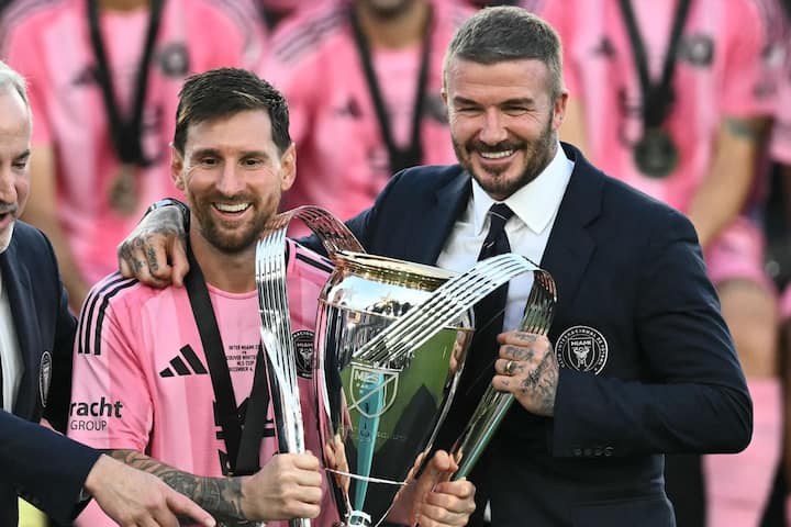 <p>Lionel Messi und Club-Besitzer David Beckham freuen sich über den Sieg des Meistertitels.</p>