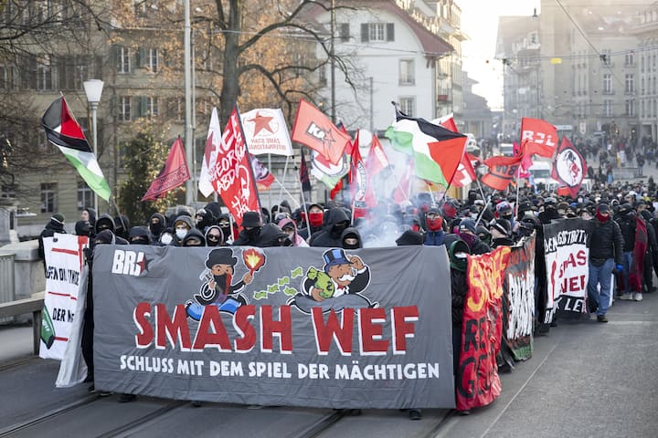 <p>Das WEF polarisiert seit Jahren. Hinter verschlossenen Türen verhandeln Konzernchefs, Politiker und Meinungsmacher. Die Öffentlichkeit bleibt draussen.</p>