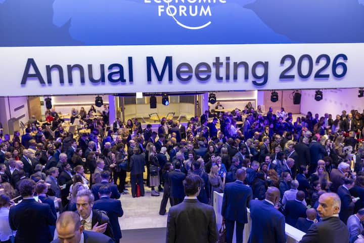 <p>In der Anzeige wird auch das WEF kritisiert.</p>