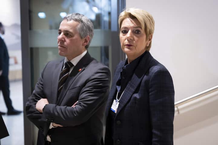 <p>Aussenminister Ignazio Cassis und Karin Keller-Sutter auf dem Weg zum Trump-Treffen.</p>