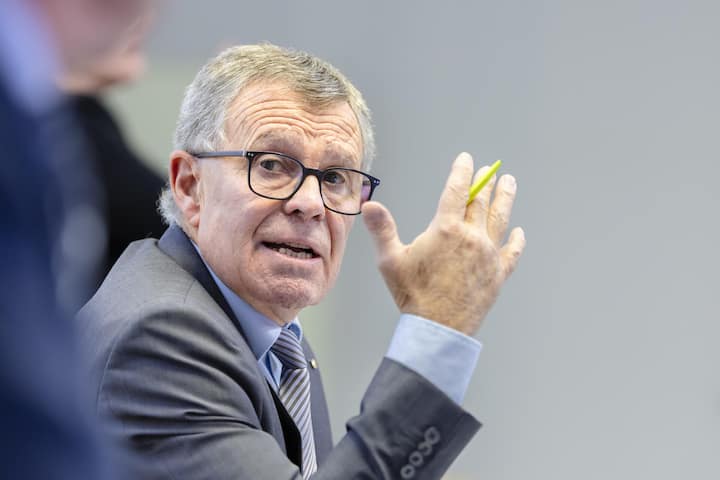 <p>Der Zürcher Regierungsrat unter Vorsitz von Ernst Stocker stellt sich gegen die Finma-Vorschläge.</p>