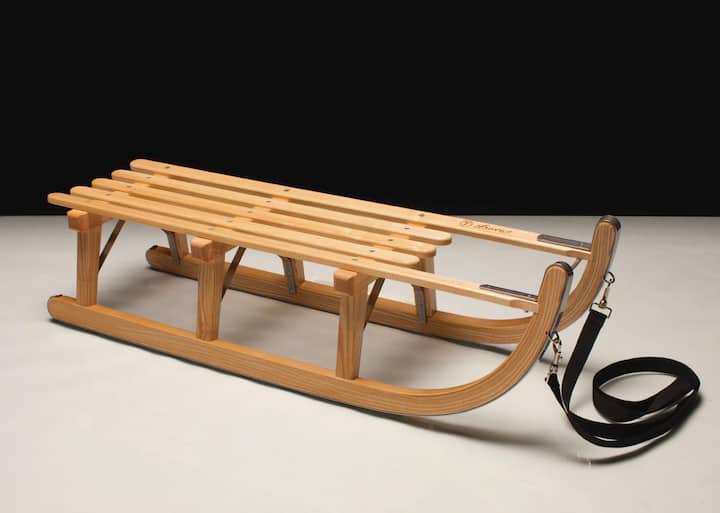 <p>Für den Nostalgiker</p><p>Modell: Original Davoser Classic<br />Hersteller: 3R<br />Produktionsort: Sulgen TG<br />Preis: ab 239 Franken<br />Webpage: schlitten.ch</p>