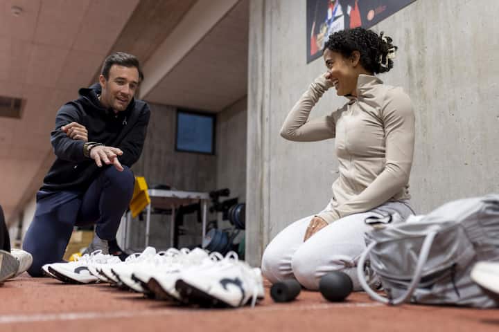 <p>Alles für den Speed: Ditaji Kambundji testet mit On den neusten Sprint-Schuh.</p>