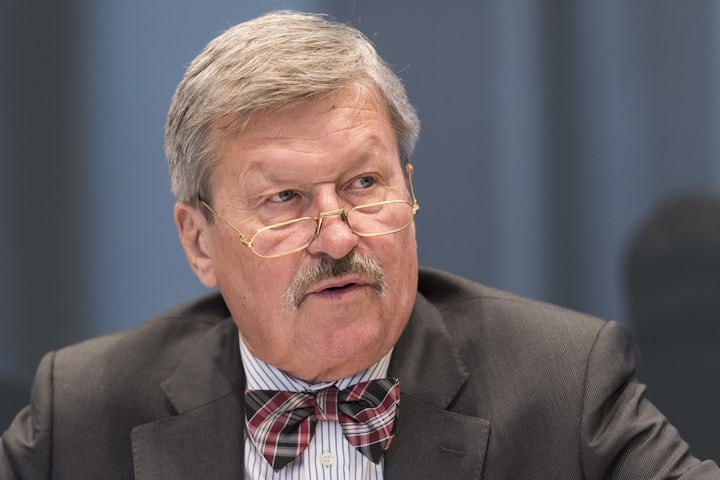Verwaltungsratspraesident Hans Heinrich Coninx informiert ueber die Entstehung der KEYSTONE-SDA, am Montag, 30. Oktober 2017 in Zuerich. Die Schweizerische Depeschenagentur SDA und die Bildagentur Keystone fusionieren per 1. Januar 2018 zum multimedialen Medienunternehmen KEYSTONE-SDA, wie die Unternehmen am Montag, 30 Oktober 2017 bekannt gaben. Die Austria Presseagentur APA wird strategischer Technologiepartner und nimmt Einsitz im Verwaltungsrat. (KEYSTONE/Alessandro della Valle)