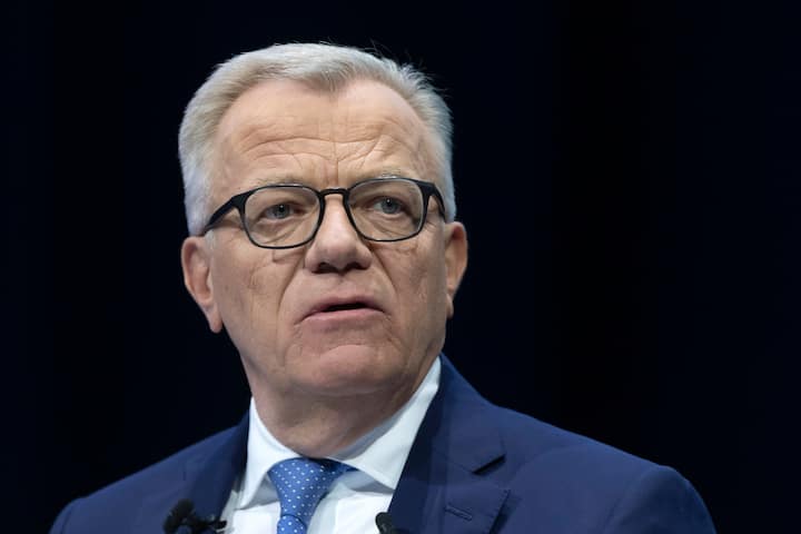 Hansueli Loosli, Praesident des Verwaltungsrates, spricht an der 21. ordentlichen Generalversammlung der Swisscom AG in der St. Jakobshalle in Basel, am Dienstag, 2. April 2019. (KEYSTONE/Georgios Kefalas)