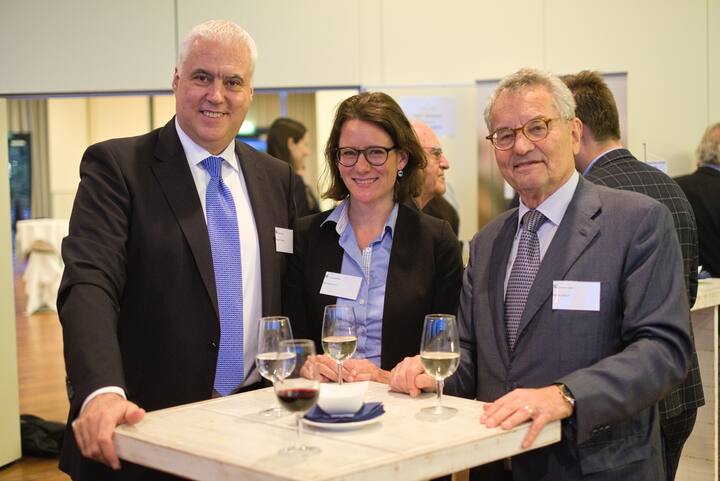 Klaus D. Burger;Gabriela Kern;Helmut Mock
