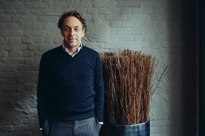 Der Schweizer Investor Klaus Hommels im Portrait in seinem Büro in der Münzstr. 15 in Berlin Mitte. Aufgenommen am 09.10.2017 in Berlin.