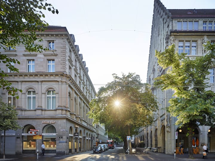 LEUENHOF IN ZÜRICH Hier zieht Pictet Ende nächsten Jahres ein – der einstige Hauptsitz der Bank Leu bietet 300 Arbeitsplätze.