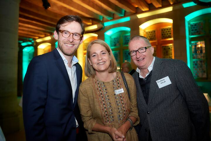 Preisverleihung des 5vor12-Preis fuer Deregulierung von StrategieDialog21 und dem Swiss Venture Club im Rathaus Bern. Luc Schnurrenberger, Research Associate EconomieSuisse, Sandra Speiser, Head of Federal Affairs EconomieSuisse und Andreas Wick. © Adrian Moser / Bilanz